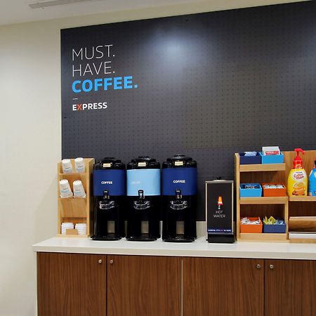 Holiday Inn Express & Suites - Elkhart North By Ihg Экстерьер фото